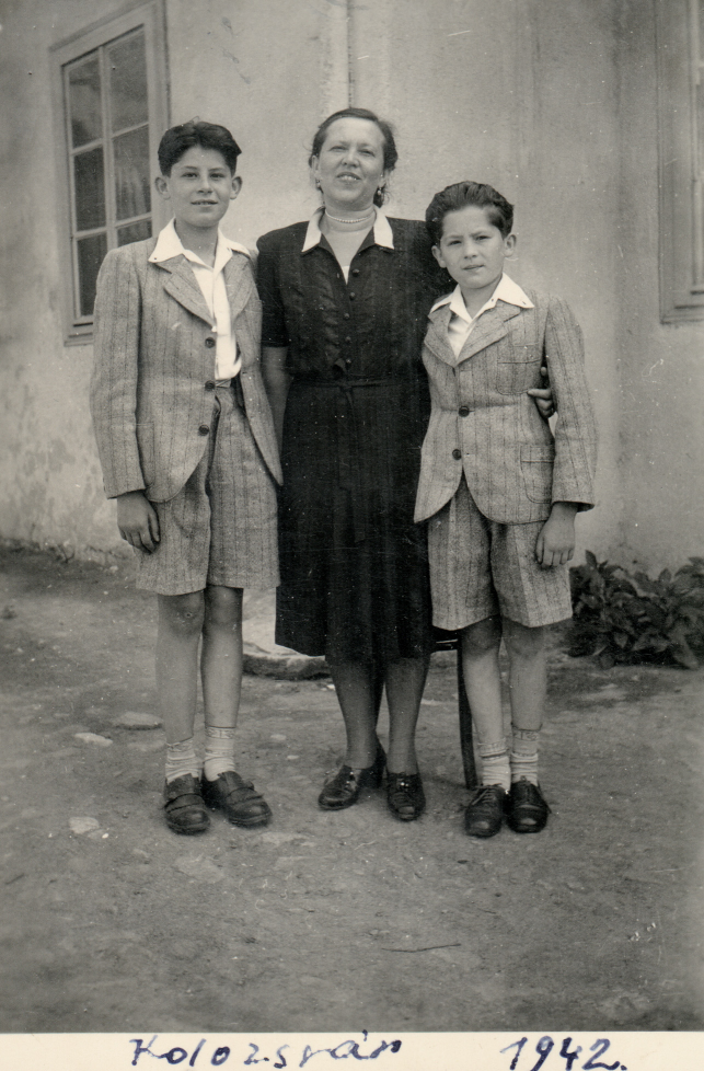 Ilona and her kids: László (left) and Sándor (right). Kolozsvár (Cluj), 1942  (Source: Centropa, interview with László Nussbaum. https://www.centropa.org/hu/photo/nussbaum-testverek-edesanyjukkal/popup)